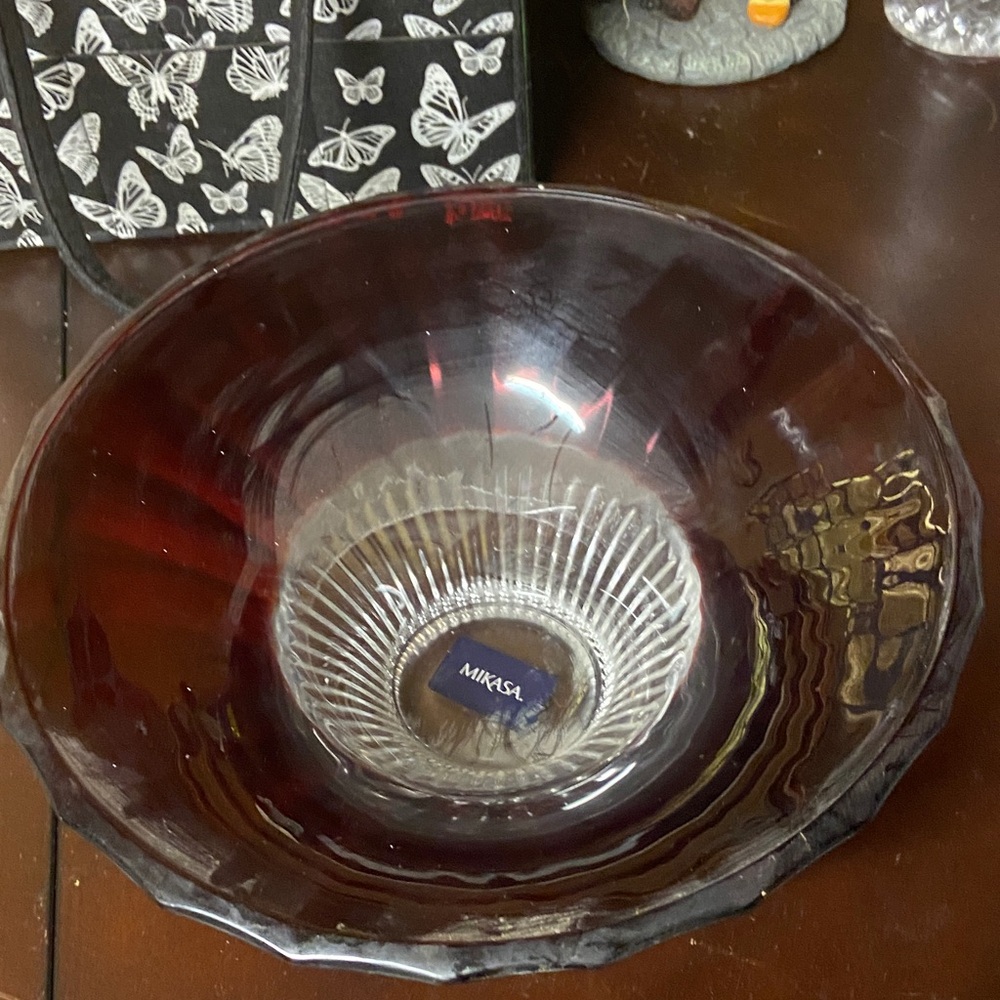 Mika’s a red bowl